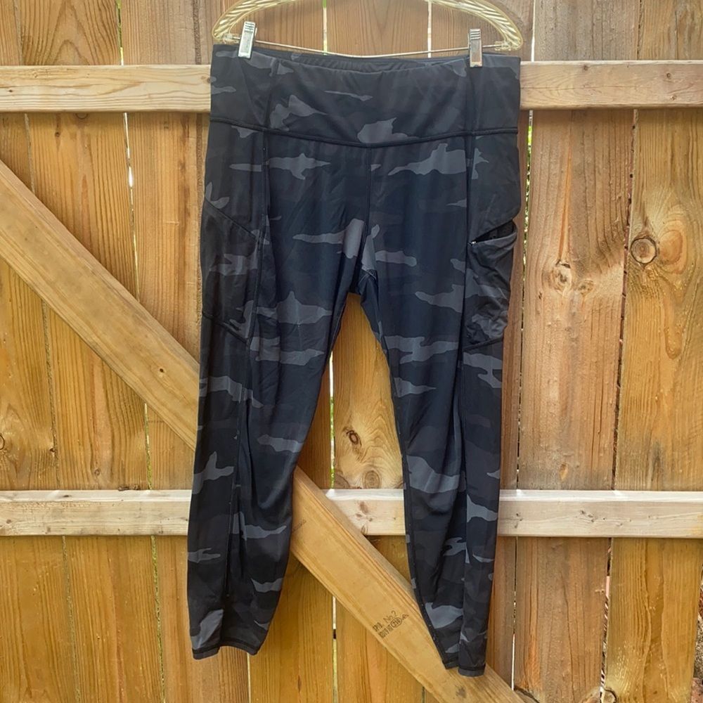 Camouflage joggers sz. L